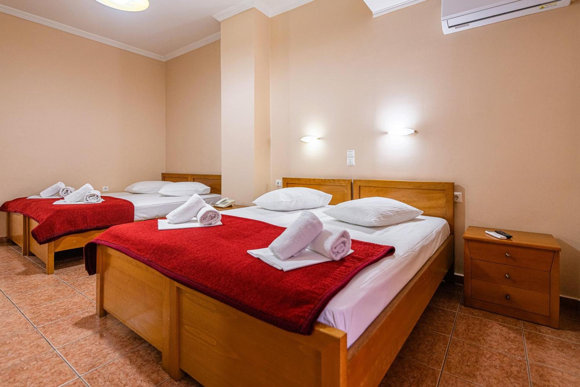 Faros II Hotell Pireus Exteriör bild
